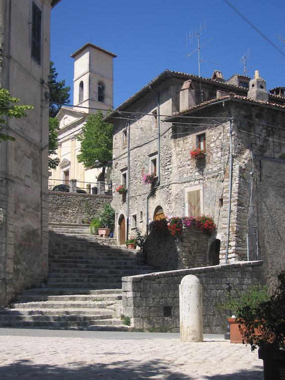 Il Sorriso Dei Monti Bed and Breakfast Orvinio Buitenkant foto